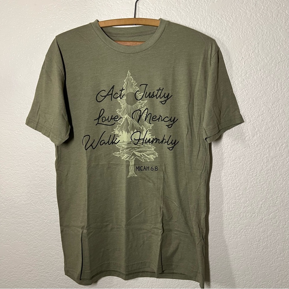 Love In Faith Green Verse Tee Shirt Size Medium
